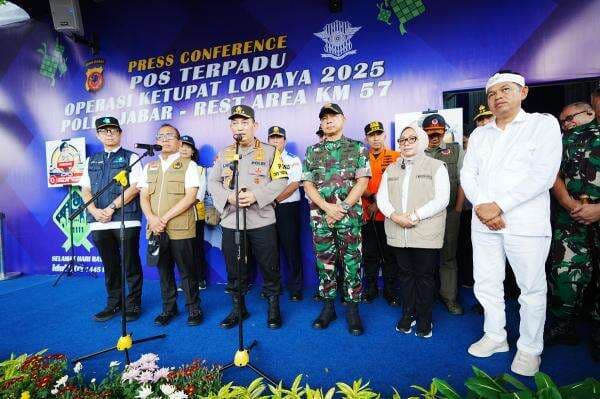 Tinjau Rest Area KM 57, Kapolri Pastikan Kelancaran dan Pelayanan Masyarakat Saat Arus Mudik Tinjau Rest Area KM 57, Kapolri Pastikan Kelancaran dan Pelayanan Masyarakat Saat Arus Mudik