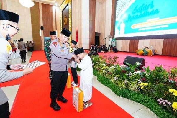 Perkuat Silaturahmi, Kapolri dan Panglima TNI Hadiri Safari Ramadhan di Polda Lampung Perkuat Silaturahmi, Kapolri dan Panglima TNI Hadiri Safari Ramadhan di Polda Lampung