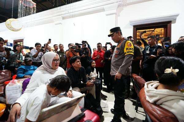 Tinjau Stasiun Tugu, Kapolri : Mudik Gunakan Kereta Api Bisa Jadi Alternatif Tinjau Stasiun Tugu, Kapolri : Mudik Gunakan Kereta Api Bisa Jadi Alternatif