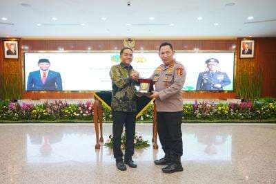 Kapolri Pastikan Perkuat Sinergisitas Tindak Tegas Pelaku Pembakaran Hutan dan Lahan Kapolri Pastikan Perkuat Sinergisitas Tindak Tegas Pelaku Pembakaran Hutan dan Lahan