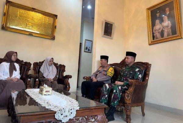 Kapolri dan Panglima TNI Kunjungi Keluarga Briptu Ghalib, Ini Kata Lemkapi Kapolri dan Panglima TNI Kunjungi Keluarga Briptu Ghalib, Ini Kata Lemkapi
