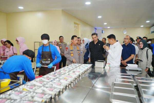 Kapolri Resmikan 28 SPPG Polri, Instruksikan Perkuat Quality Control Kapolri Resmikan 28 SPPG Polri, Instruksikan Perkuat Quality Control