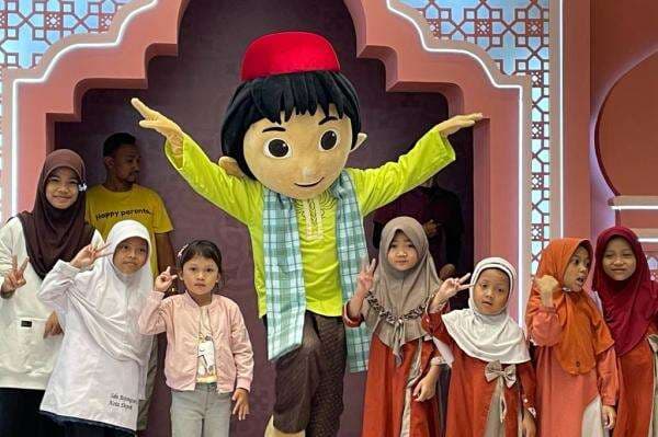 Happy! Entong Bawa Kegembiraan untuk Pengunjung dan 70 Anak Yatim Piatu di The Park Sawangan Happy! Entong Bawa Kegembiraan untuk Pengunjung dan 70 Anak Yatim Piatu di The Park Sawangan