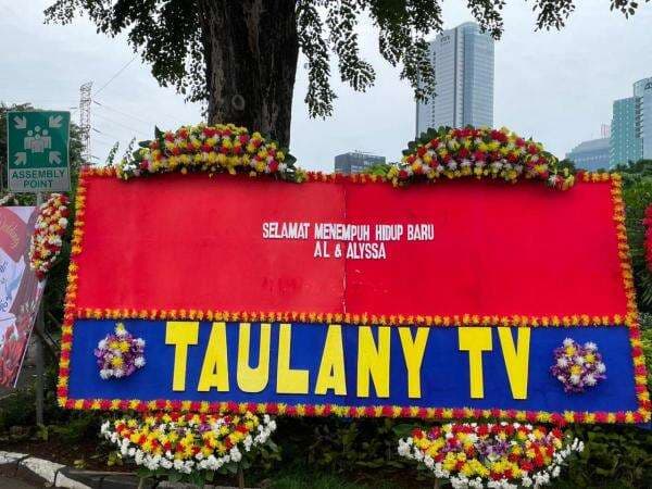 Heboh Karangan Bunga Andre Taulany untuk Al Ghazali-Alyssa Daguise Paling Beda! Heboh Karangan Bunga Andre Taulany untuk Al Ghazali-Alyssa Daguise Paling Beda!