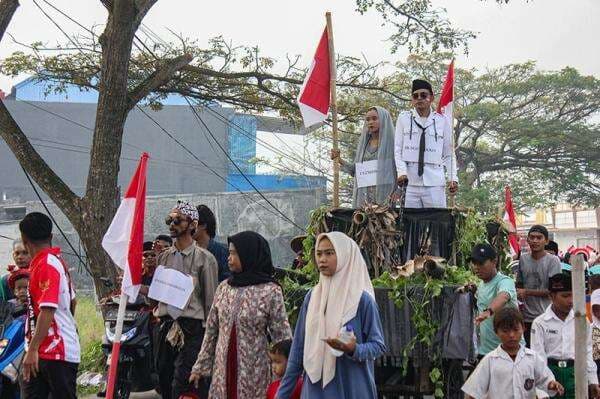 10 Tema Kostum Karnaval 17 Agustus yang Unik Tahun 2025, Nomor 4 di Luar Nurul Banget! 10 Tema Kostum Karnaval 17 Agustus yang Unik Tahun 2025, Nomor 4 di Luar Nurul Banget!