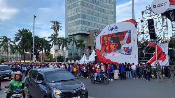 Ribuan Warga Padati Bundaran HI Menyambut Karnaval Budaya HUT Ke-80 RI Ribuan Warga Padati Bundaran HI Menyambut Karnaval Budaya HUT Ke-80 RI