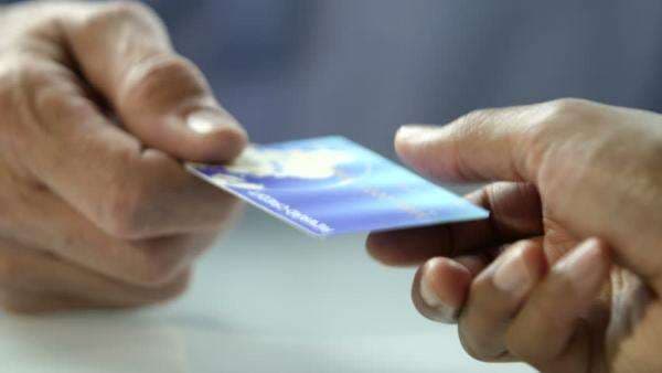 Apakah Paylater Sama dengan Kartu Kredit? Apakah Paylater Sama dengan Kartu Kredit?