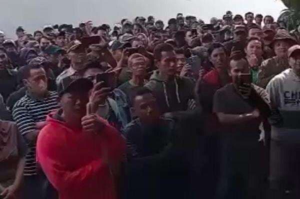 Viral Ratusan Karyawan Pabrik di Bandung Diterpa Ancaman PHK, Ini Kata Kadisnaker Viral Ratusan Karyawan Pabrik di Bandung Diterpa Ancaman PHK, Ini Kata Kadisnaker