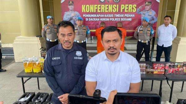 Polisi Kejar-kejaran Tangkap Perampok Toko Sembako di Serang, 2 Pelaku Ditembak Polisi Kejar-kejaran Tangkap Perampok Toko Sembako di Serang, 2 Pelaku Ditembak