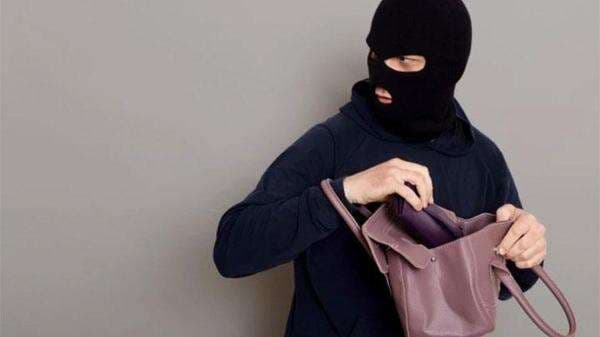 Terjerat Judol dan Narkoba, Pemuda Ini Bobol Brankas Tantenya hingga Rp51 Juta Terjerat Judol dan Narkoba, Pemuda Ini Bobol Brankas Tantenya hingga Rp51 Juta