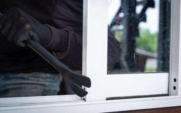 Pria di Cirebon Nekat Curi 2 Emas Batangan Milik Tetangganya Pria di Cirebon Nekat Curi 2 Emas Batangan Milik Tetangganya