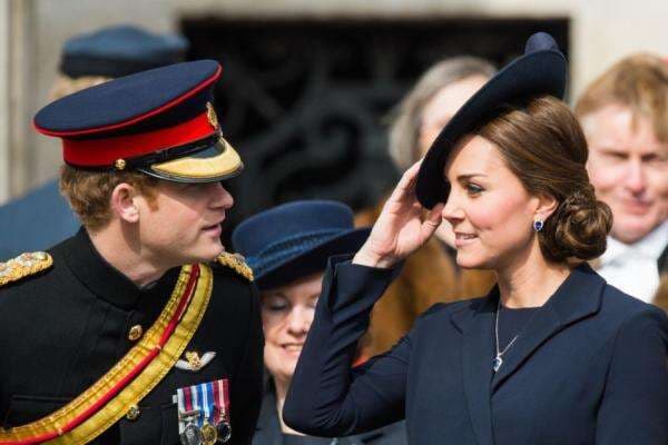 Kate Middleton Kembali Hubungi Pangeran Harry, Ajak Akhiri Perseteruan Keluarga Kerajaan Kate Middleton Kembali Hubungi Pangeran Harry, Ajak Akhiri Perseteruan Keluarga Kerajaan