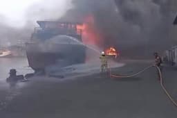 Kebakaran Kapal di Muara Baru Diduga Akibat Mesin Pendingin Meledak