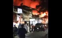 Kebakaran Rumah di Palmerah, Api Berkobar Besar