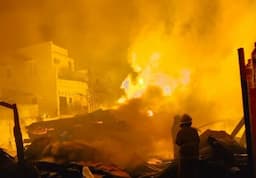 Kebakaran Rumah di Slipi, 17 Unit Damkar Dikerahkan