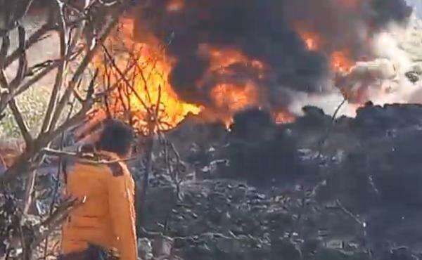 Detik-Detik Menegangkan Kebakaran Maut Sumur Minyak Rakyat di Blora, Ada Ledakan Warga Panik Mengungsi Detik-Detik Menegangkan Kebakaran Maut Sumur Minyak Rakyat di Blora, Ada Ledakan Warga Panik Mengungsi