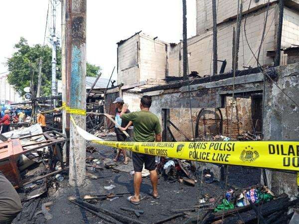 Kebakaran Warung Makan di Muara Baru Tewaskan 1 Orang Kebakaran Warung Makan di Muara Baru Tewaskan 1 Orang