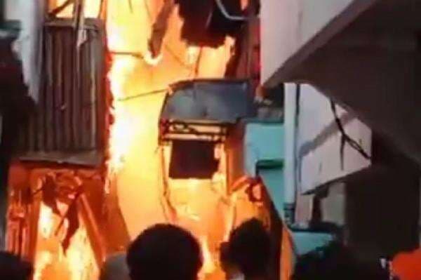 Lagi! Kebakaran Terjadi di Tambora Jakbar, 18 Mobil Damkar Dikerahkan Lagi! Kebakaran Terjadi di Tambora Jakbar, 18 Mobil Damkar Dikerahkan