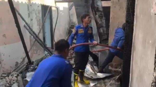 Kebakaran Hebat di Permukiman Padat di Tuban, Diduga akibat Ledakan Gas Kebakaran Hebat di Permukiman Padat di Tuban, Diduga akibat Ledakan Gas