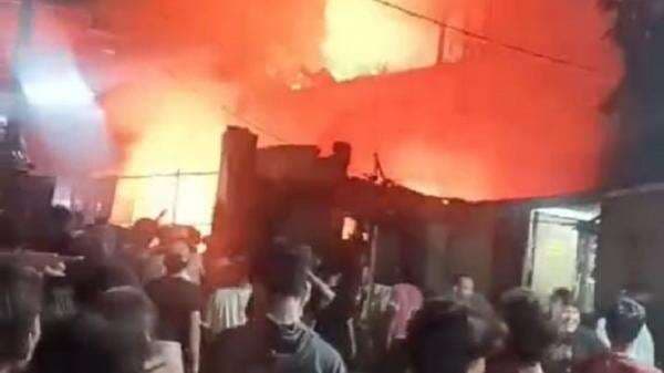 Kebakaran di Penjaringan Jakut, Gudang Kardus Dilahap Si Jago Merah Kebakaran di Penjaringan Jakut, Gudang Kardus Dilahap Si Jago Merah