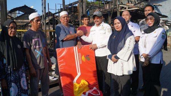 Pemkab Kotabaru Tinjau Langsung Kebakaran Higa Gunung, Tiga Rumah Rusak Total Pemkab Kotabaru Tinjau Langsung Kebakaran Higa Gunung, Tiga Rumah Rusak Total