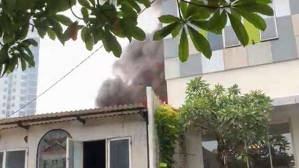 Kebakaran Hotel Urban 101 Glodok Padam, 22 Pengunjung Dievakuasi Kebakaran Hotel Urban 101 Glodok Padam, 22 Pengunjung Dievakuasi