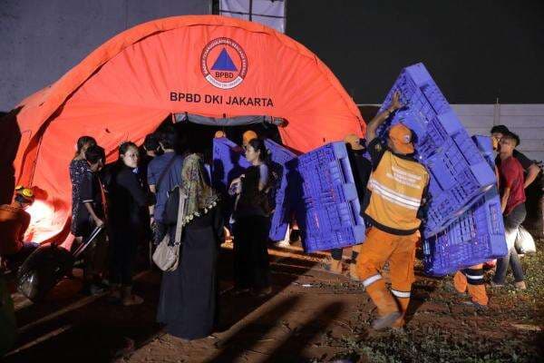 Kebakaran Kapuk Muara Hanguskan 500 Rumah, 2.000 Orang Mengungsi Kebakaran Kapuk Muara Hanguskan 500 Rumah, 2.000 Orang Mengungsi