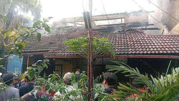 Kebakaran Landa Rumah Sekaligus Laundry di Kebayoran Lama Jaksel Kebakaran Landa Rumah Sekaligus Laundry di Kebayoran Lama Jaksel