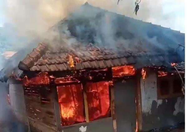 Ledakan Kembang Api Hanguskan Satu Rumah di Bandarlampung Ledakan Kembang Api Hanguskan Satu Rumah di Bandarlampung