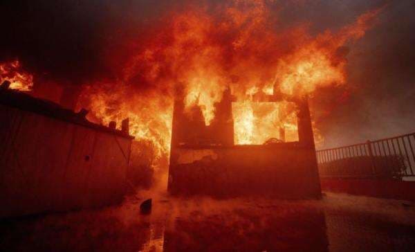 Gawat! Angin Santa Ana Ngamuk Lagi, Kebakaran Los Angeles Bisa Meluas Gawat! Angin Santa Ana Ngamuk Lagi, Kebakaran Los Angeles Bisa Meluas