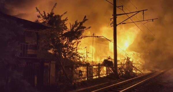 BPBD DKI: 45 Rumah Semi Permanen dan 70 Kontrakan di Grogol Ludes Terbakar, 295 Jiwa Mengungsi BPBD DKI: 45 Rumah Semi Permanen dan 70 Kontrakan di Grogol Ludes Terbakar, 295 Jiwa Mengungsi