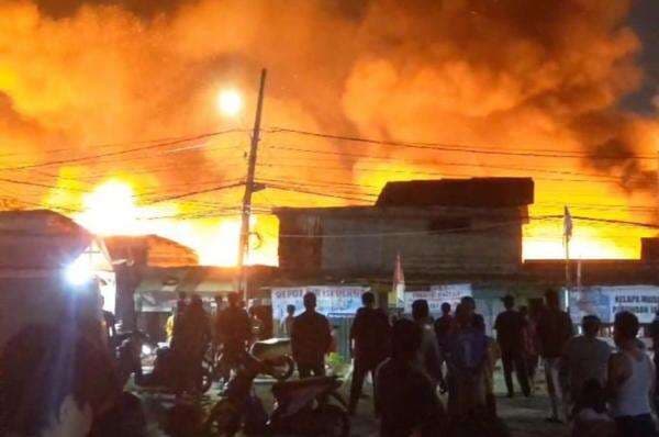 Kebakaran Pasar Pejuang Pratama Bekasi, Api Berkobar Hebat Kebakaran Pasar Pejuang Pratama Bekasi, Api Berkobar Hebat
