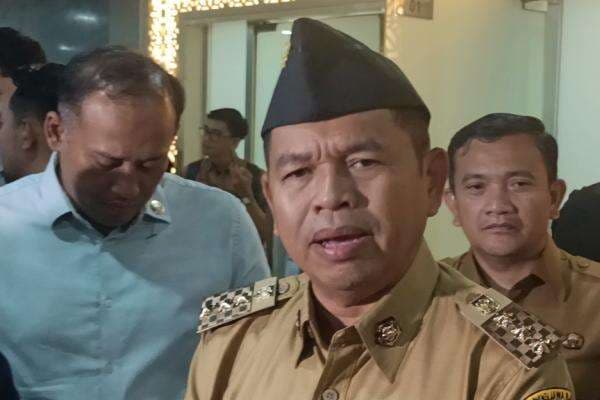 Kebijakan Bina Siswa Nakal di Barak TNI Dikritisi Elite, Dedi Mulyadi: Cuma Komentar Aja Bisanya Kebijakan Bina Siswa Nakal di Barak TNI Dikritisi Elite, Dedi Mulyadi: Cuma Komentar Aja Bisanya