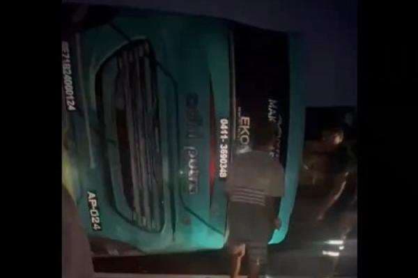 Kecelakaan Bus Rombongan Pemudik Terguling di Luwu Sulsel, 16 Orang Luka-luka Kecelakaan Bus Rombongan Pemudik Terguling di Luwu Sulsel, 16 Orang Luka-luka