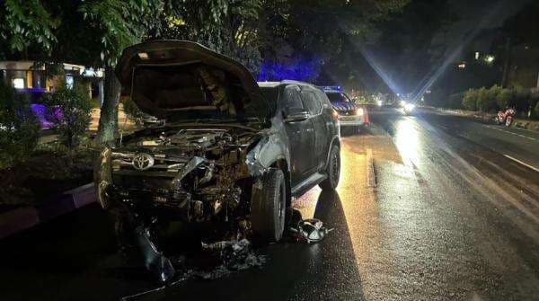 Fortuner Hangus Terbakar Usai Tabrak Yamaha Mio di Bogor Fortuner Hangus Terbakar Usai Tabrak Yamaha Mio di Bogor