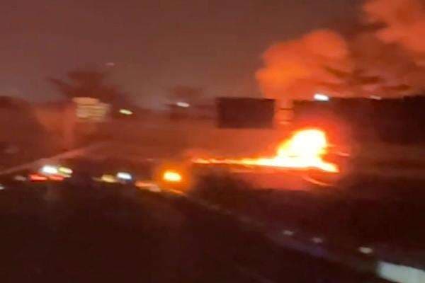 Kecelakaan Truk TNI Diduga Muatan Amunisi di Tol Gempol, Api Berkobar Tutup Jalan Kecelakaan Truk TNI Diduga Muatan Amunisi di Tol Gempol, Api Berkobar Tutup Jalan