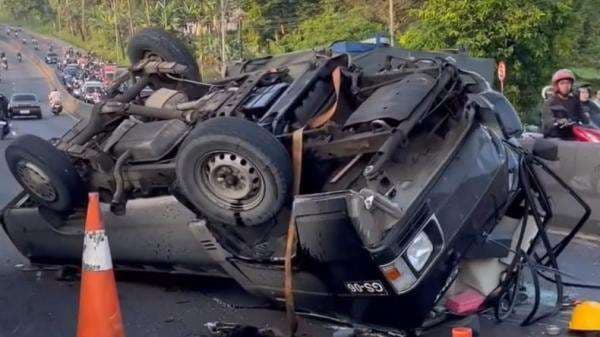 Kronologi Kecelakaan Pikap Terguling usai Serempet Motor, Sopir Diduga Ngantuk Kronologi Kecelakaan Pikap Terguling usai Serempet Motor, Sopir Diduga Ngantuk