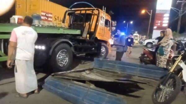 Penyebab Kecelakaan Beruntun di Maros, Truk Kontainer Hindari Kendaraan Mendadak Berbelok Penyebab Kecelakaan Beruntun di Maros, Truk Kontainer Hindari Kendaraan Mendadak Berbelok