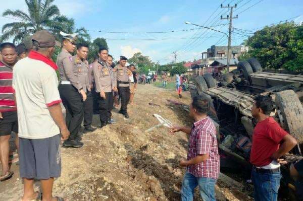 Kecelakaan Bus Pemudik Terguling di Jalinsum Sarolangun, 13 Penumpang Luka-luka Kecelakaan Bus Pemudik Terguling di Jalinsum Sarolangun, 13 Penumpang Luka-luka