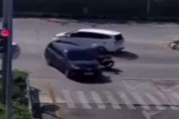 Polisi Selidiki Mobil Penerobos Lampu Merah Penyebab Kecelakaan di Limo Depok Polisi Selidiki Mobil Penerobos Lampu Merah Penyebab Kecelakaan di Limo Depok