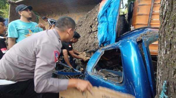 Kecelakaan di Sukabumi, Mobil Mewah Tabrakan dengan Pemotor Bonceng 3 Tewaskan 2 Orang Kecelakaan di Sukabumi, Mobil Mewah Tabrakan dengan Pemotor Bonceng 3 Tewaskan 2 Orang