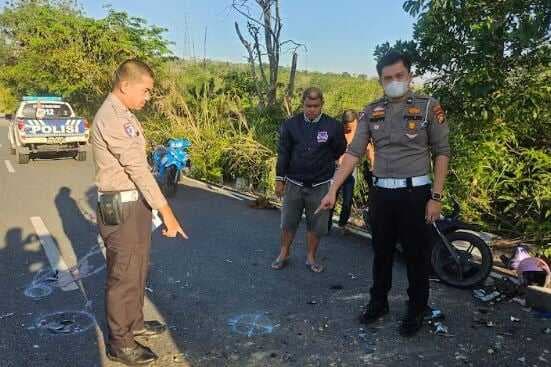 Kecelakaan di Kampar, 2 Siswi Boncengan Motor Tewas usai Tabrak Truk Kecelakaan di Kampar, 2 Siswi Boncengan Motor Tewas usai Tabrak Truk