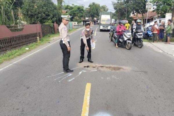 Adu Banteng dengan Truk, 2 Pelajar Tewas Mengenaskan Adu Banteng dengan Truk, 2 Pelajar Tewas Mengenaskan