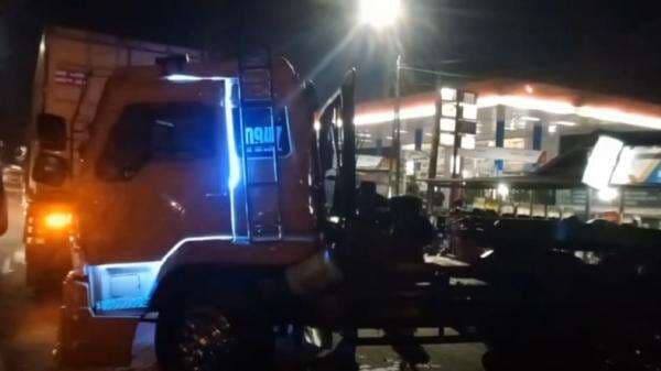 Detik-Detik Bocah Perempuan Terpental dari Motor Masuk Kolong Truk di Maros Terekam CCTV Detik-Detik Bocah Perempuan Terpental dari Motor Masuk Kolong Truk di Maros Terekam CCTV