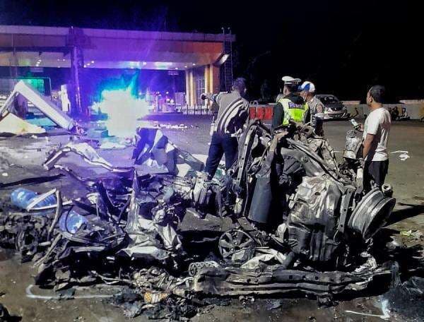 Kemenhub Ungkap Kronologi Kecelakaan Maut di Gerbang Tol Ciawi, 8 Orang Meninggal Kemenhub Ungkap Kronologi Kecelakaan Maut di Gerbang Tol Ciawi, 8 Orang Meninggal
