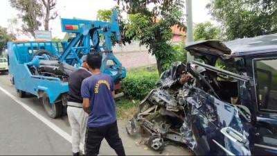 Kecelakaan Maut Truk Vs Mobil, 2 Balita Dikabarkan Meninggal Dunia Kecelakaan Maut Truk Vs Mobil, 2 Balita Dikabarkan Meninggal Dunia