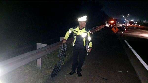 Kronologi Kecelakaan Tewaskan 3 Orang di Tol Bakauheni-Terbanggi Besar Kronologi Kecelakaan Tewaskan 3 Orang di Tol Bakauheni-Terbanggi Besar