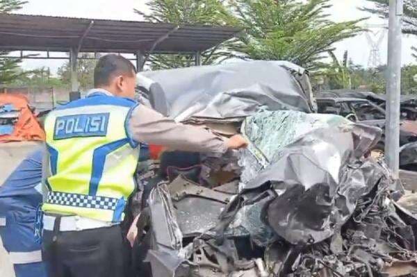Kronologi Kecelakaan Bus Rombongan Bonek, Mobil BR-V Melaju Lawan Arah di Tol Pekalongan Kronologi Kecelakaan Bus Rombongan Bonek, Mobil BR-V Melaju Lawan Arah di Tol Pekalongan