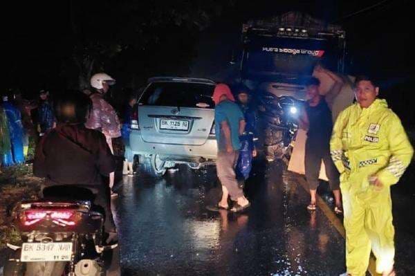 Kecelakaan Maut Mobil Tabrak Truk di Simalungun, 2 Orang Tewas Kecelakaan Maut Mobil Tabrak Truk di Simalungun, 2 Orang Tewas