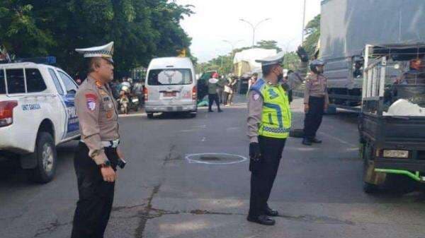 Kecelakaan Pasutri Boncengan Motor di Semarang, Istri Tewas Terlindas Truk Kecelakaan Pasutri Boncengan Motor di Semarang, Istri Tewas Terlindas Truk